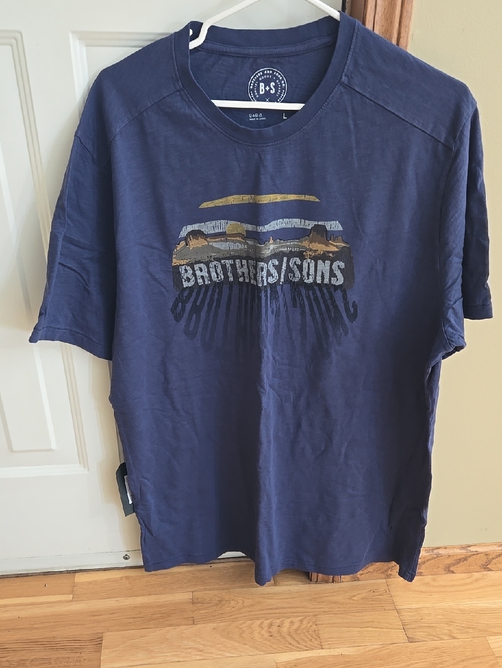 Men's Navy Graphic Tee
